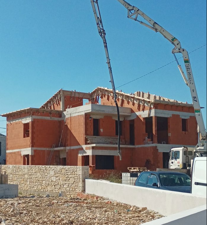 Roh-bau gradnja, betonska pumpa
